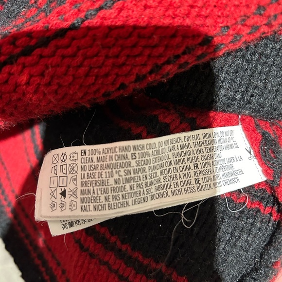 Forever 21 Men Red & Black Crewneck Sweater - Picture 5 of 5